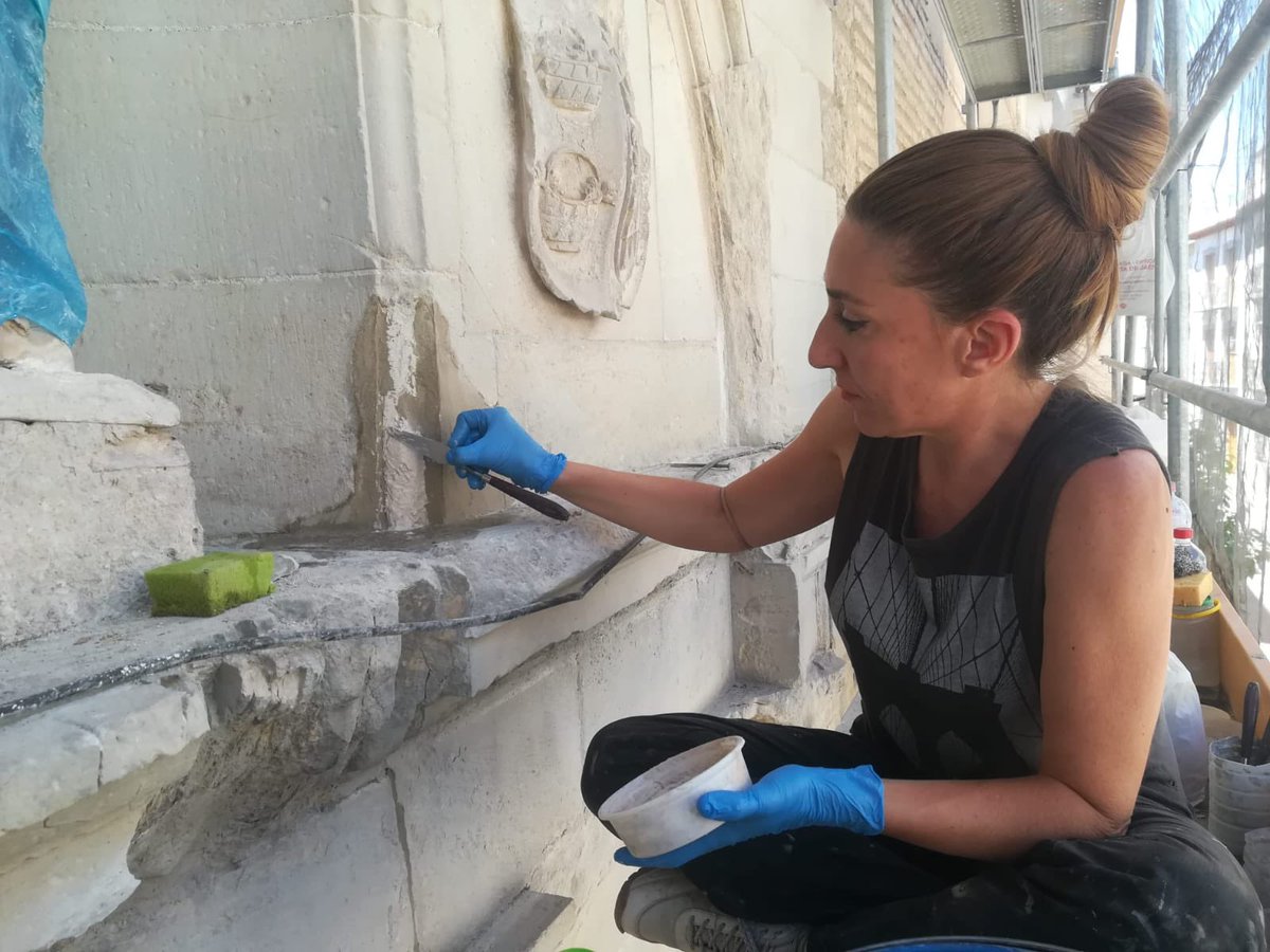 FundacionCRJ's tweet photo. Continúa la fase de restauración 🤲de la portada del Monasterio de las Madres Dominicas de #Torredonjimeno, ⛪️obra del siglo XVI, y que están ejecutando Isabel Alba. Conservación-Restauración de Bienes Culturales. y Natividad Poza. 🔝

#arte #cultura #patrimonio #Jaén https://t.co/ifJ6kq7VJ2