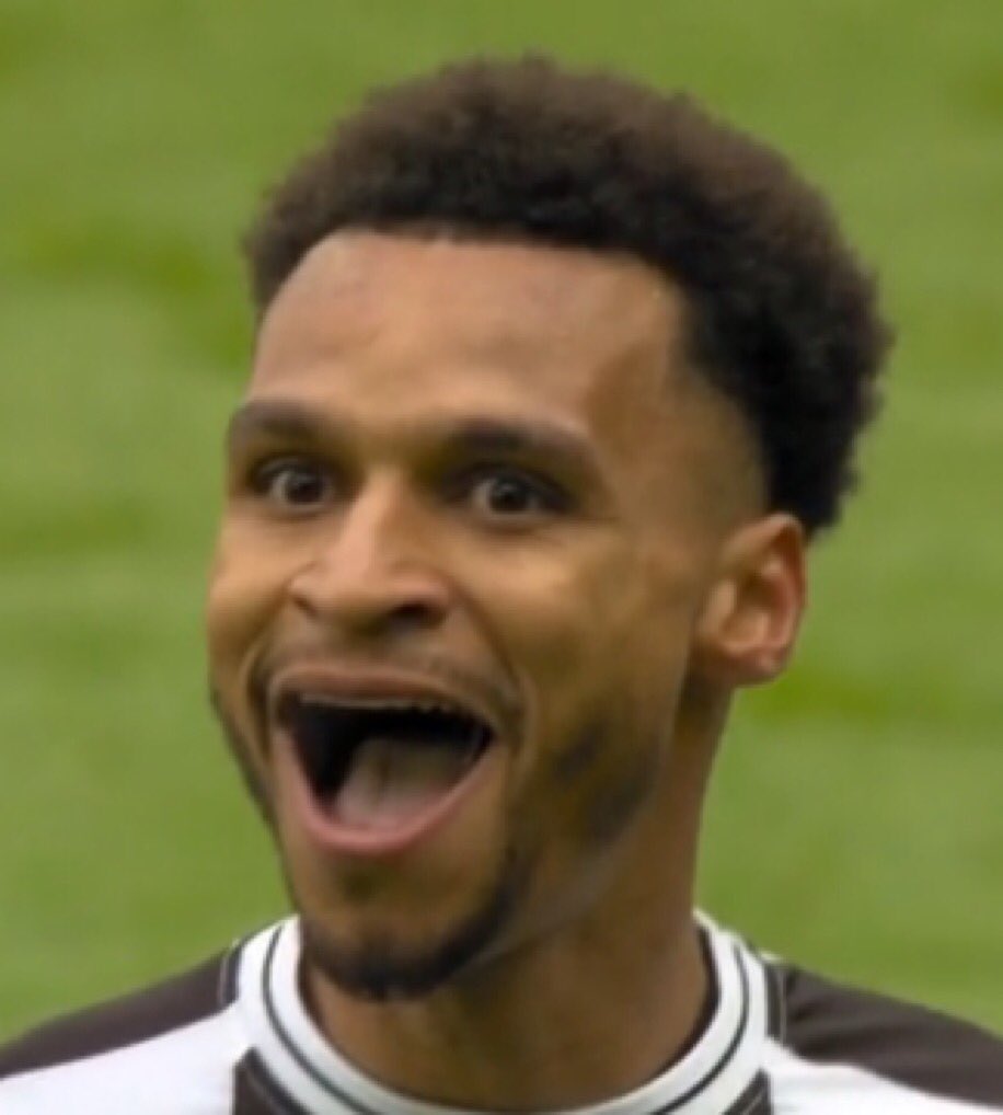 Herry_ABPeter's tweet photo. Me: How much is the Nike air Max sneakers you posted earlier?
Online Vendor: 45k my boss
Me: I just dey whine you o, 
See normal normal I be Cele boy, we no dey too wear shoe 👟 https://t.co/SwbEIuVmjp