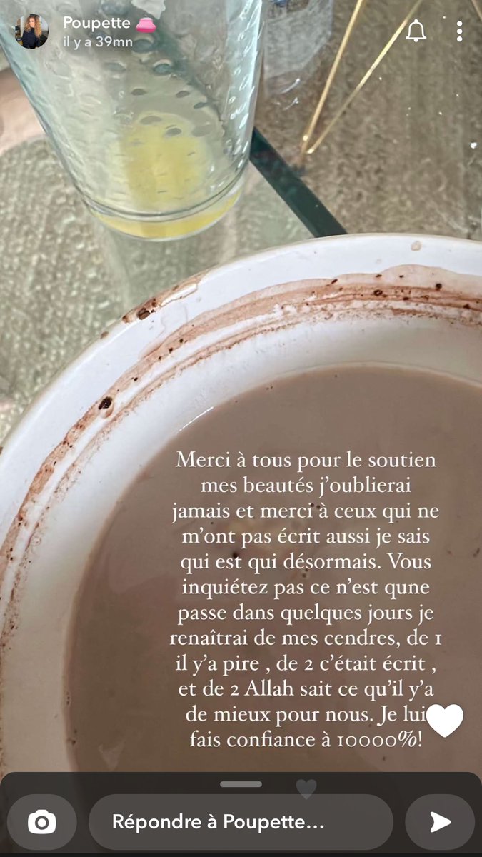 esiabf's tweet photo. On est obligé de la réconforter ouuuu??????  #poupettekenza https://t.co/5qQ61ijn3O
