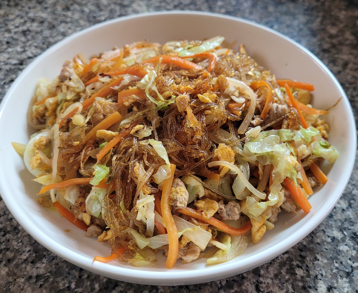 Fsriaroon's tweet photo. เย็นนี้ทำผัดวุ้นเส้นอร่อยใช้ได้เลย ไว้ซักครู่มาบอกสูตรนะ😍 https://t.co/lpudCUJ1ln