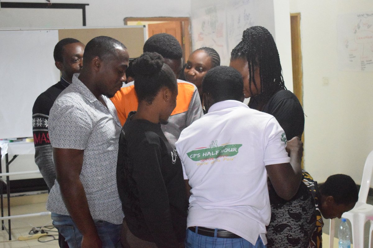 elive_simon's tweet photo. It is a huge priviledge to be part of the First TOT training organised by the VOY Peace Center. Special thanks goes to @ntui_oben .
#voypctot1
#voicepeacecenter
#voicesoftheyoung. https://t.co/nCAvd6SRyE