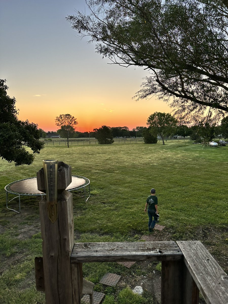 jenram02's tweet photo. Pretty sunrise..and a pic of my little going to work with dad today ❤️ https://t.co/DR0FfORzpA