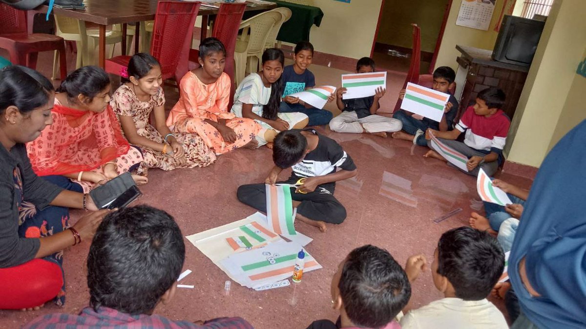 Panchayat Raj Commissionerate - Karnataka (@commrpr) on Twitter photo ಚಿಕ್ಕಮಗಳೂರು ಜಿಲ್ಲೆಯ ನರಸಿಂಹರಾಜಪುರ ತಾಲ್ಲೂಕಿನ ಮೆಣಸೂರು ಗ್ರಾಮ ಪಂಚಾಯತಿ ಗ್ರಂಥಾಲಯ ಮತ್ತು ಮಾಹಿತಿ ಕೇಂದ್ರದಲ್ಲಿ “ಭಾರತ ಸ್ವಾತಂತ್ರ್ಯ ದಿನಾಚರಣೆ” ಅಂಗವಾಗಿ ಶಾಲಾ ವಿದ್ಯಾರ್ಥಿಗಳು ಬಣ್ಣದ ಕಾಗದಗಳನ್ನು ಬಳಸಿ ತ್ರಿವರ್ಣ ಧ್ವಜ , ಬ್ಯಾಡ್ಜ್ ಹಾಗೂ ಸಂವಿಧಾನದ ಪೀಠಿಕೆಯನ್ನು ಬರೆಯುವ ಚಟುವಟಿಕೆ ಕೈಗೊಂಡರು.
<a href="/readingkafka/">Uma Mahadevan Dasgupta</a> ಚಿಕ್ಕಮಗಳೂರು ಜಿಲ್ಲೆಯ ನರಸಿಂಹರಾಜಪುರ ತಾಲ್ಲೂಕಿನ ಮೆಣಸೂರು ಗ್ರಾಮ ಪಂಚಾಯತಿ ಗ್ರಂಥಾಲಯ ಮತ್ತು ಮಾಹಿತಿ ಕೇಂದ್ರದಲ್ಲಿ “ಭಾರತ ಸ್ವಾತಂತ್ರ್ಯ ದಿನಾಚರಣೆ” ಅಂಗವಾಗಿ ಶಾಲಾ ವಿದ್ಯಾರ್ಥಿಗಳು ಬಣ್ಣದ ಕಾಗದಗಳನ್ನು ಬಳಸಿ ತ್ರಿವರ್ಣ ಧ್ವಜ , ಬ್ಯಾಡ್ಜ್ ಹಾಗೂ ಸಂವಿಧಾನದ ಪೀಠಿಕೆಯನ್ನು ಬರೆಯುವ ಚಟುವಟಿಕೆ ಕೈಗೊಂಡರು.
<a href="/readingkafka/">Uma Mahadevan Dasgupta</a>