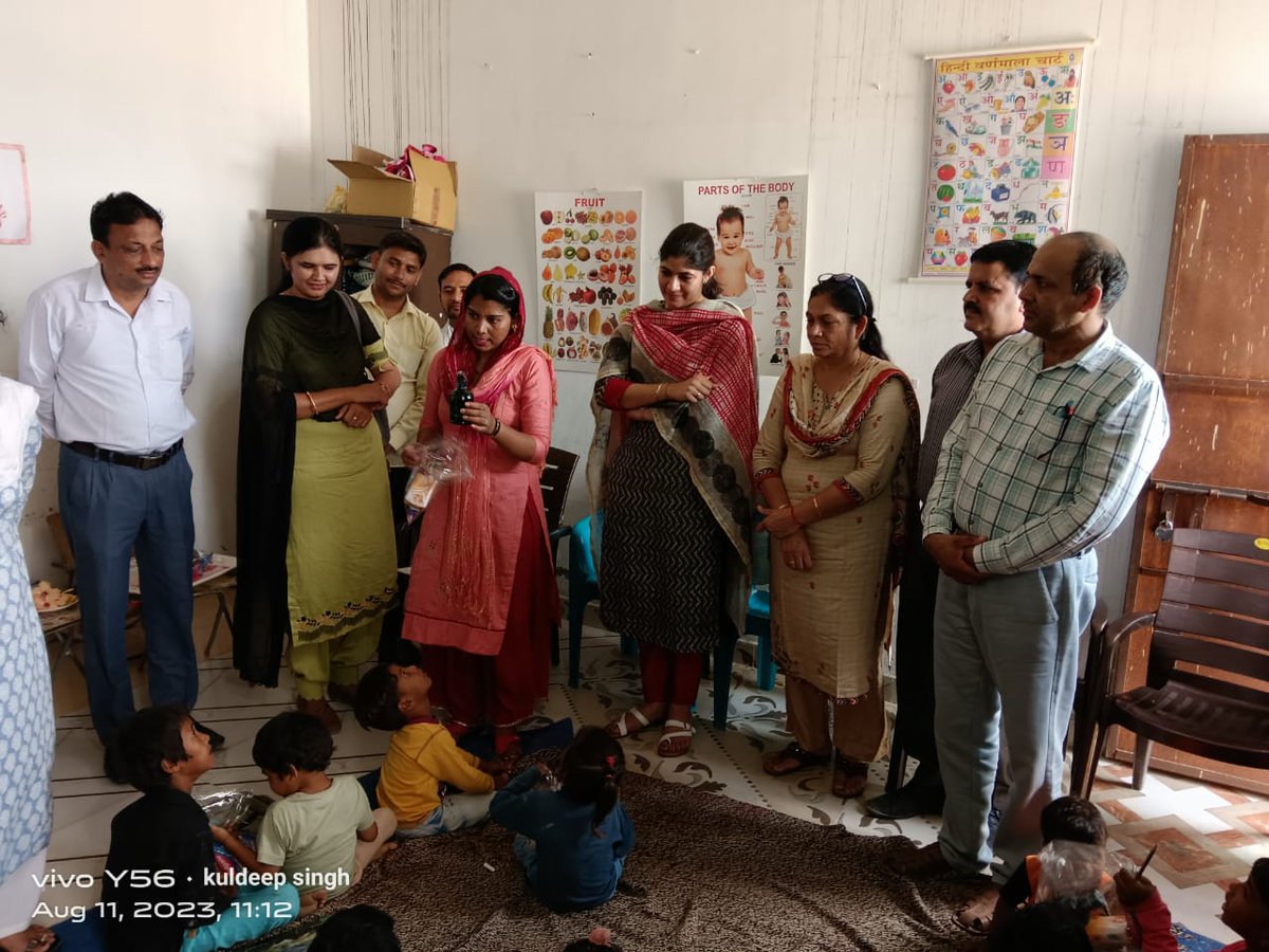 dipronarnaul's tweet photo. अतिरिक्त उपायुक्त वैशाली सिंह की अध्यक्षता मेें आज किशोर न्याय अधिनियम के तहत रजिस्टरड स्लम जागृति ओपन शैल्टर होम पटीकरा में गठित कमेटी द्वारा तिमाही निरीक्षण किया गया। इस मौके पर एडीसी ने बच्चों को प्रतिदिन काम आने वाली स्वच्छता किट भी वितरित की। https://t.co/cYbIVcp6VL