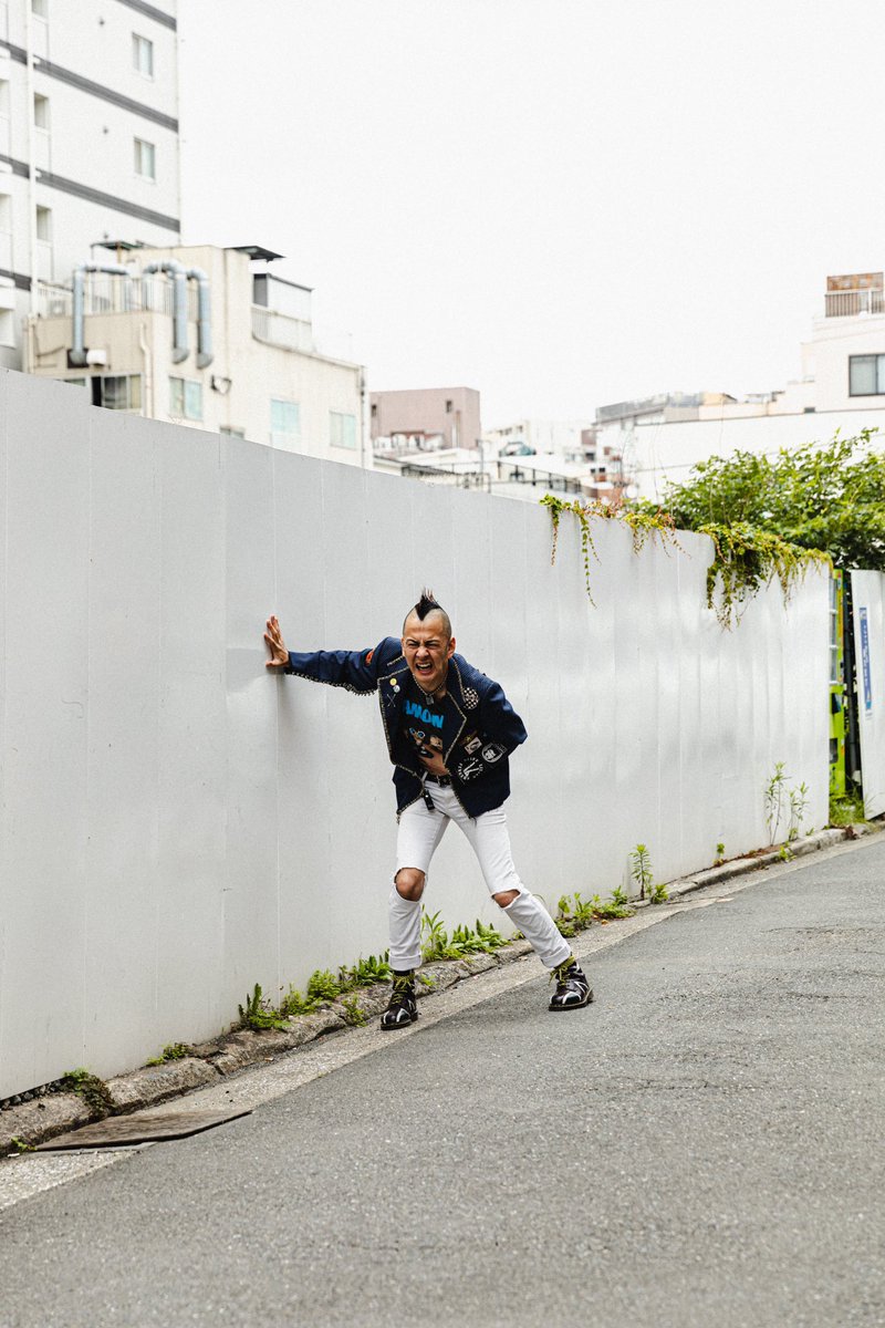 Hannya_Tokyo's tweet photo. 本当ごめん。

「超たちがわるい」
feat.J-REXXX&amp;R-指定

https://t.co/N6IQxf80Zm
映像制作　KODONA JAPAN
��督　泰太郎

@J_REXXX1986  @Creepy_Nuts_ 
#超たちがわるい　#シンおはよう日本
#般若　#やっちゃったエンタープライズ https://t.co/uAItXdPbwI