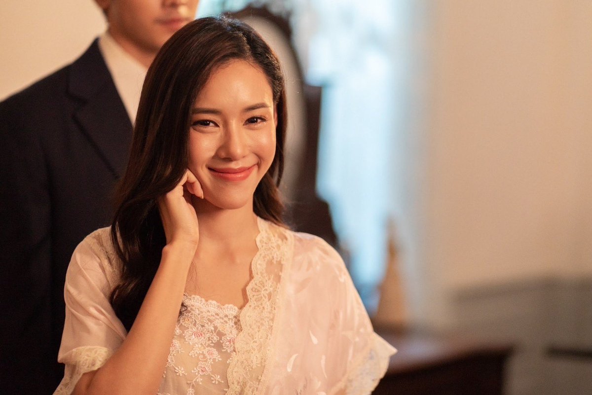 Showitdrama's tweet photo. ยิ้มแบบนี้คงไม่ได้หมายความว่า  #สร้อยฟ้า คืนนี้📍#กรงดอกสร้อยEP10 
#กรงดอกสร้อย #LoveInACage
วันศุกร์-เสาร์-อาทิตย์ เวลา 20.20 น.
#ดูทีวีกด33 #ดูมือถือกด3Plus https://t.co/FoD68ZCb6m