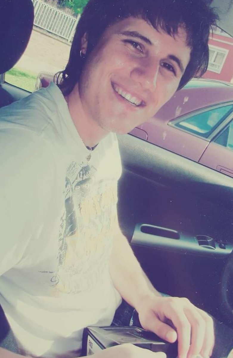 Etxea teilatutik ez dela hasi behar irakatsi izan digute beti. Baina teilatu sanorik gabe zerk balio du? Barrua, hormak, zorua eta altzariak ez dira ezer, teilatua zaindu gabe badago.  #abuztuak11 #11agosto #Gaizka #OsasunMentala #SaludMental #suizidioa #suicidio