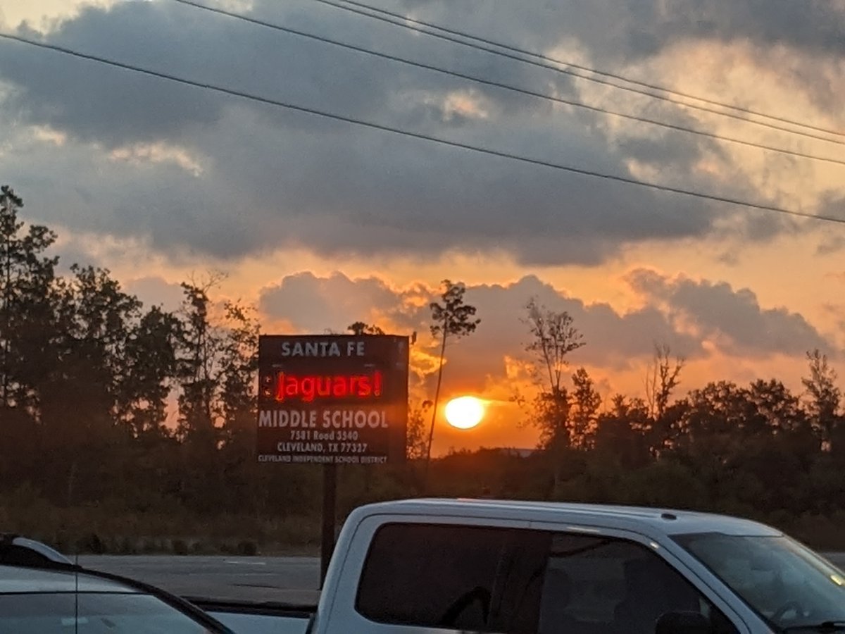 SantaFeMSCISD's tweet photo. What an amazing sunrise coming up at SFMS. Great way to start a Friday on what has to be the best first week of school ever. #FinishStrongJags #BeFIERCE https://t.co/MP2C25Hrek