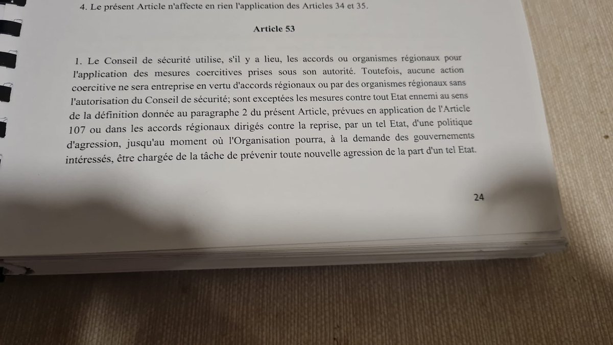 KemiSeba1's tweet photo. LA CEDEAO VIOLE LE DROIT INTERNATIONAL CONTRE LE NIGER 🇳🇪 

En vertu de l’article 53 paragraphe 1 de la charte de l’ONU, la CEDEAO ne peut normalement pas mener une action militaire dans la région sans l’autorisation préalable du conseil de sécurité au sein duquel siège la Chine et la Russie aux côtés des États Unis . 
La CEDEAO va t-elle violer cette convention pour attaquer un pays frère (le Niger 🇳🇪) afin de faire plaisir à la France et les USA, où va t-elle se conformer  au droit?