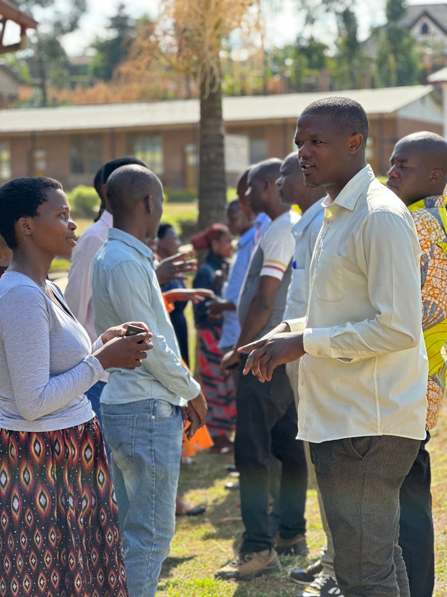 Happening now: 2,500 Rwandan lower-secondary teachers engaged in communicative language activities across 8 districts, boosting their English proficiency through intensive courses and specialised training materials. More about #STELIR here tinyurl.com/s4h7x9ns #BCEngSSA