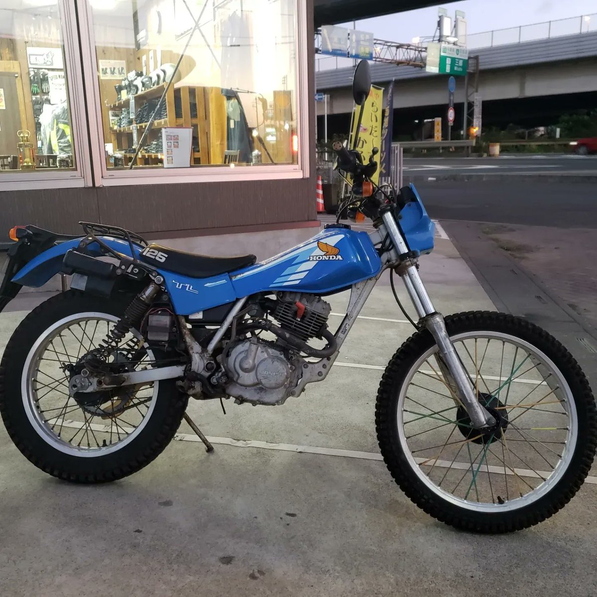 mantragprz's tweet photo. 本日もありがとうございました❗
イベントのプレゼント進呈
第一号はホンダ　TL125でした。
明日以降もお待ちしております。
#バイカーズカフェ 
#ライダースカフェ 
#バイク乗りと繋がりたい 
#バイクのある生活 
#バイクのある風��� https://t.co/qvnH9b1Lo4