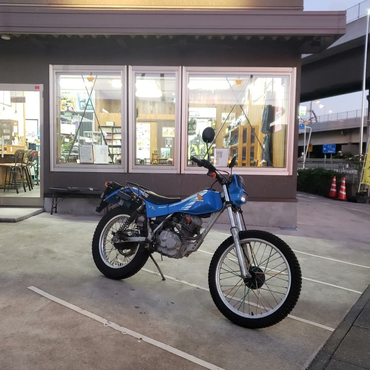 mantragprz's tweet photo. 本日もありがとうございました❗
イベントのプレゼント進呈
第一号はホンダ　TL125でした。
明日以降もお待ちしております。
#バイカーズカフェ 
#ライダースカフェ 
#バイク乗りと繋がりたい 
#バイクのある生活 
#バイクのある風��� https://t.co/qvnH9b1Lo4