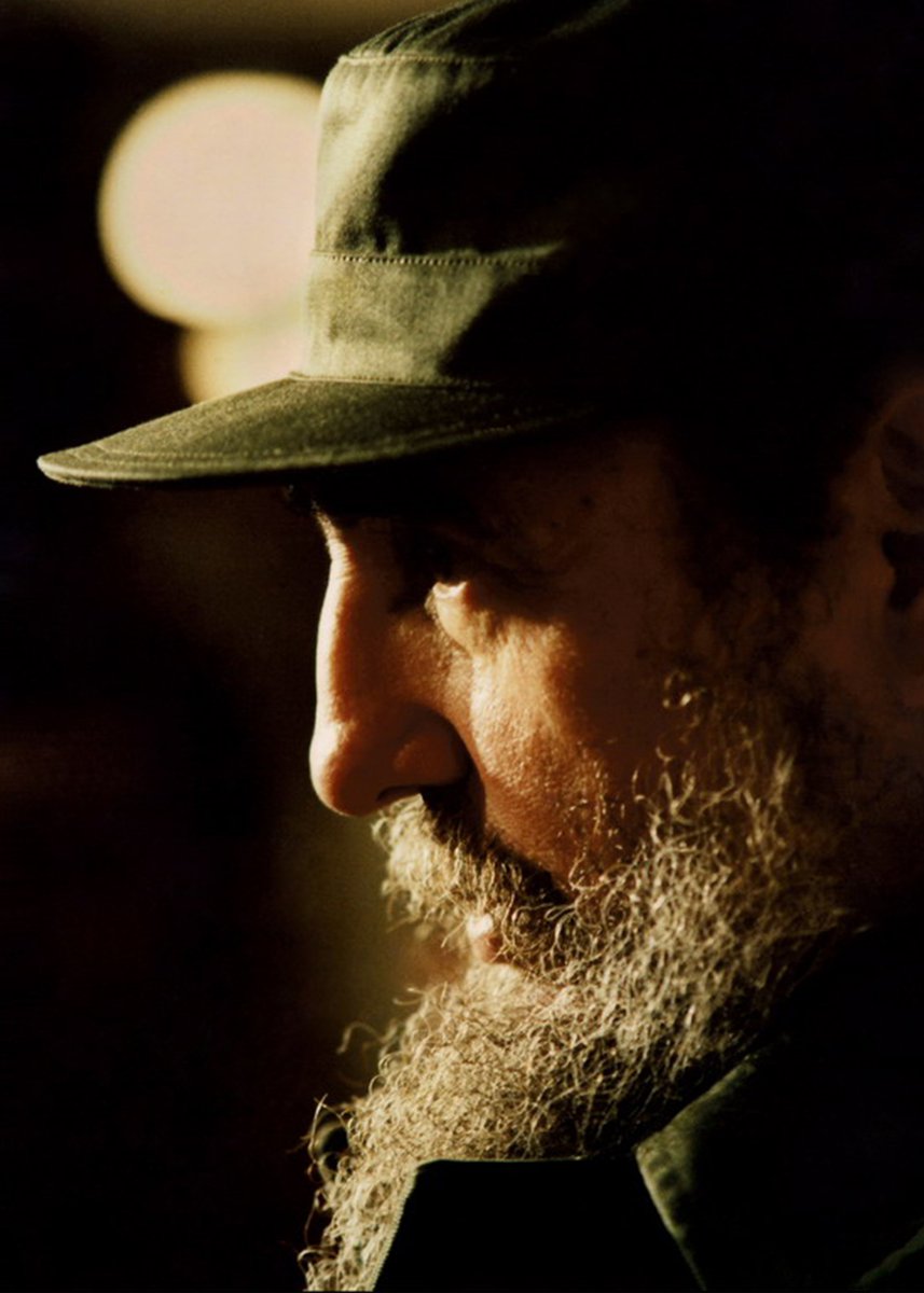 Si Fidel no dejó que el Apóstol muriera en el año de su centenario y asumió los desafíos de su generación, nosotros hoy no dejaremos morir su legado y su fidelidad a Martí #FidelPorSiempre <a href="/UJCdeCuba/">UJC de Cuba</a> <a href="/DiazCanelB/">Miguel Díaz-Canel Bermúdez</a> <a href="/DrRobertoMOjeda/">Dr. Roberto Morales Ojeda</a>