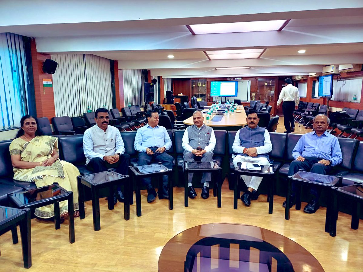 bjpcbpandey's tweet photo. Today at RCFLtd.Mumbai Headquarter after board meeting! https://t.co/MFKnDfCGKJ