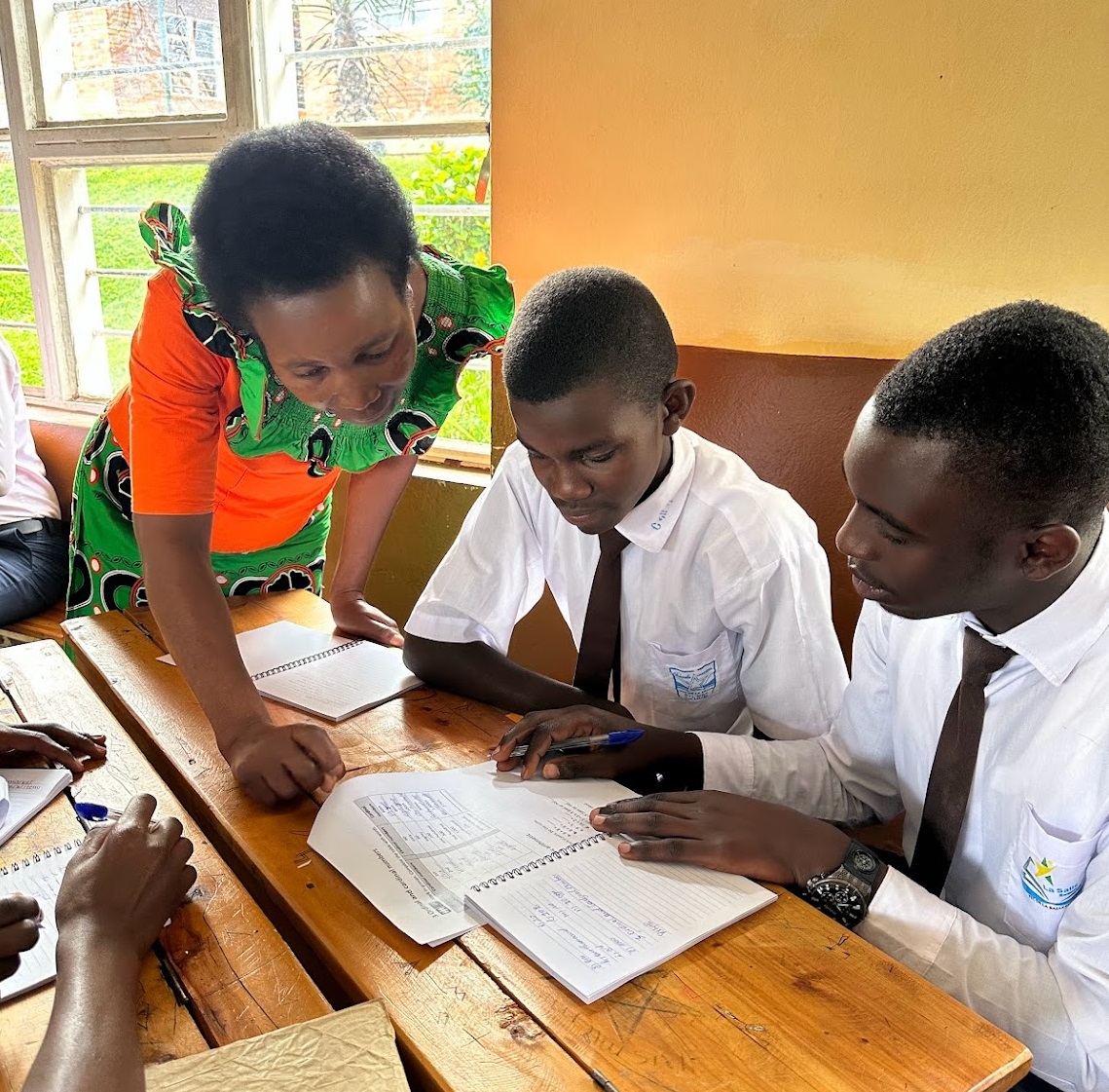 Ongoing: English Teacher Trainers trained by STELIR are guiding teachers in Rwanda through 30-60 hr residential courses. Afterwards, teachers continue honing their skills with self-study materials on 4G tablets. Know more about #STELIR tinyurl.com/s4h7x9ns #BCEngSSA #BCCESSA