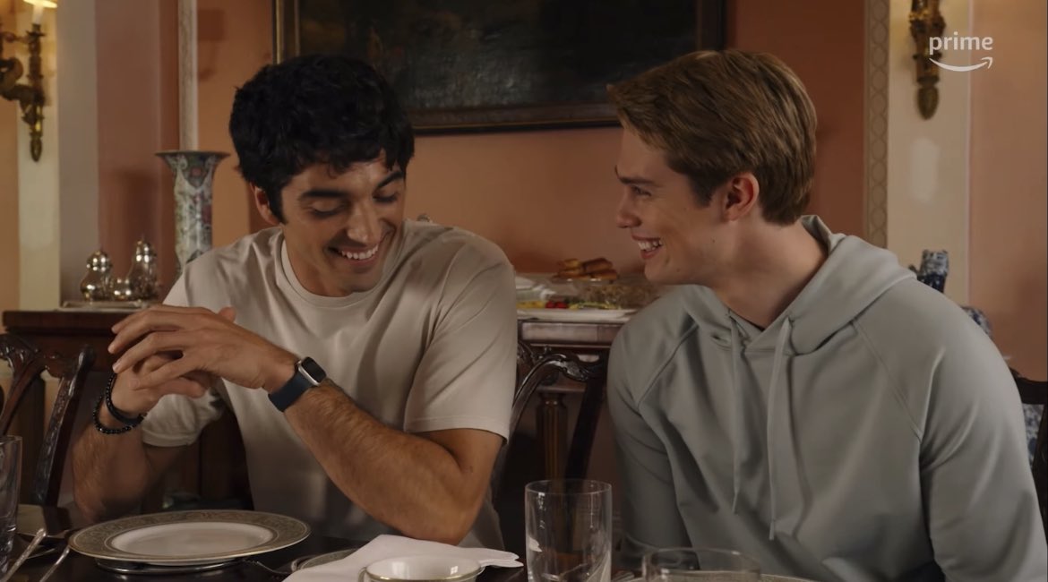 queremos versão estendida com as cenas que foram deletadas
#VermelhoBrancoESangueAzul