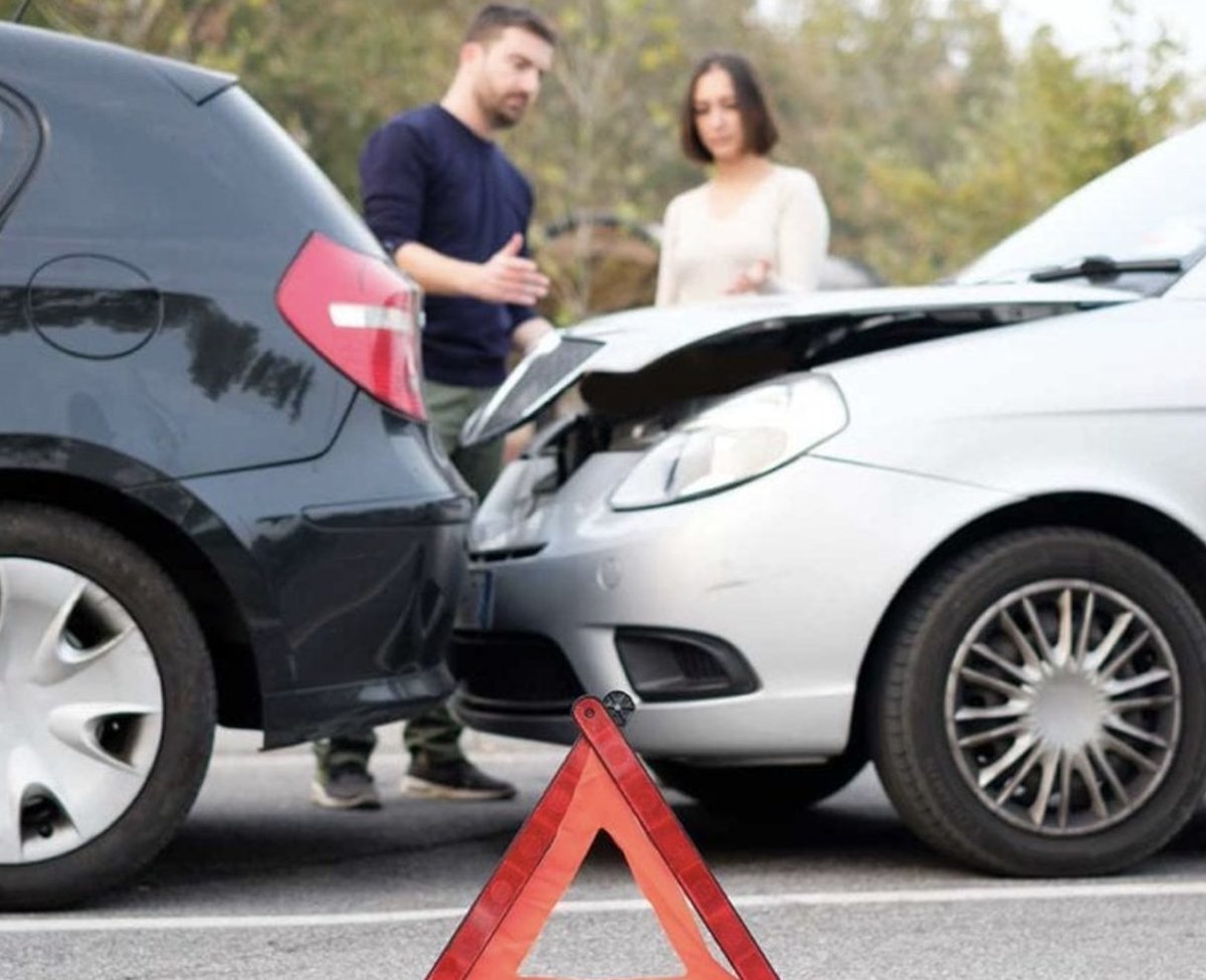 AutoBodyShopMO's tweet photo. Need specific details or have a question about our estimate process, our repair process, or towing, insurance, and rental cars? 🖋️📝Write your question below and we'll answer asap!  #FreeEstimates #FastEstimates https://t.co/EuK7Ijvjux https://t.co/tJKNNTvDUj