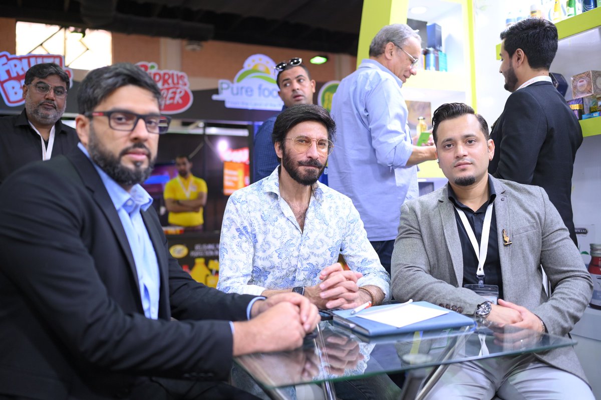 faizannriaz's tweet photo. Aijaz Aslam spotted at 1st International Food and Agricultural Exhibition 2023. He's interecting with visitors and chefs at Global Cuisine Show. @official_tdap
#TDAP #FoodAg2023 #GrowingASustainableFuture #FoodExhibition #AgricultureExpo https://t.co/Tr1dOeKNFX