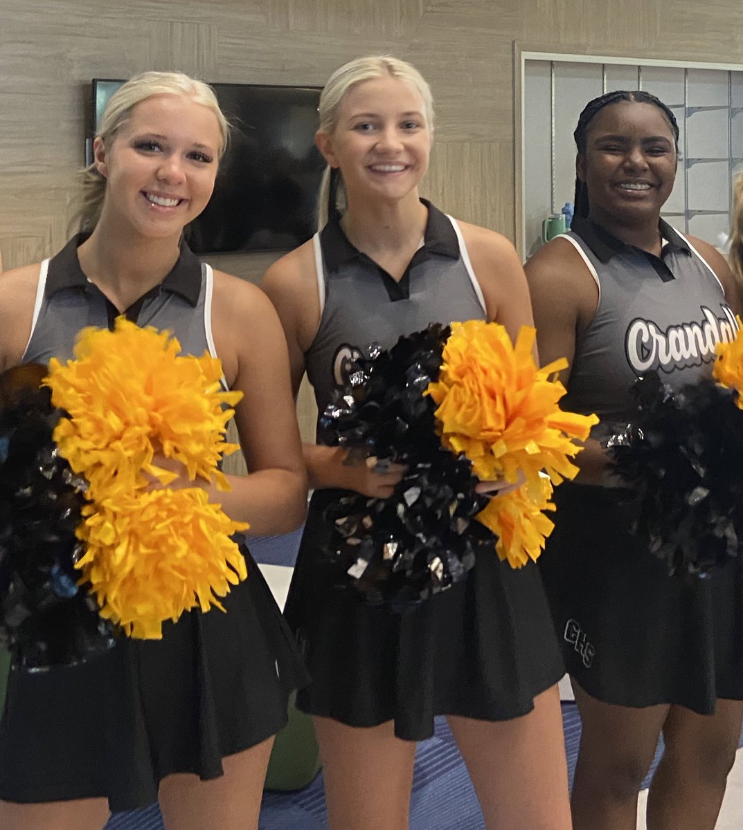 WeAreCHSCheer's tweet image. We loved greeting families as they arrived at our new elementary school for Meet the Teacher! 📣@OpalElementary @CrandallPirate @CrandallHS @OfficialCISD