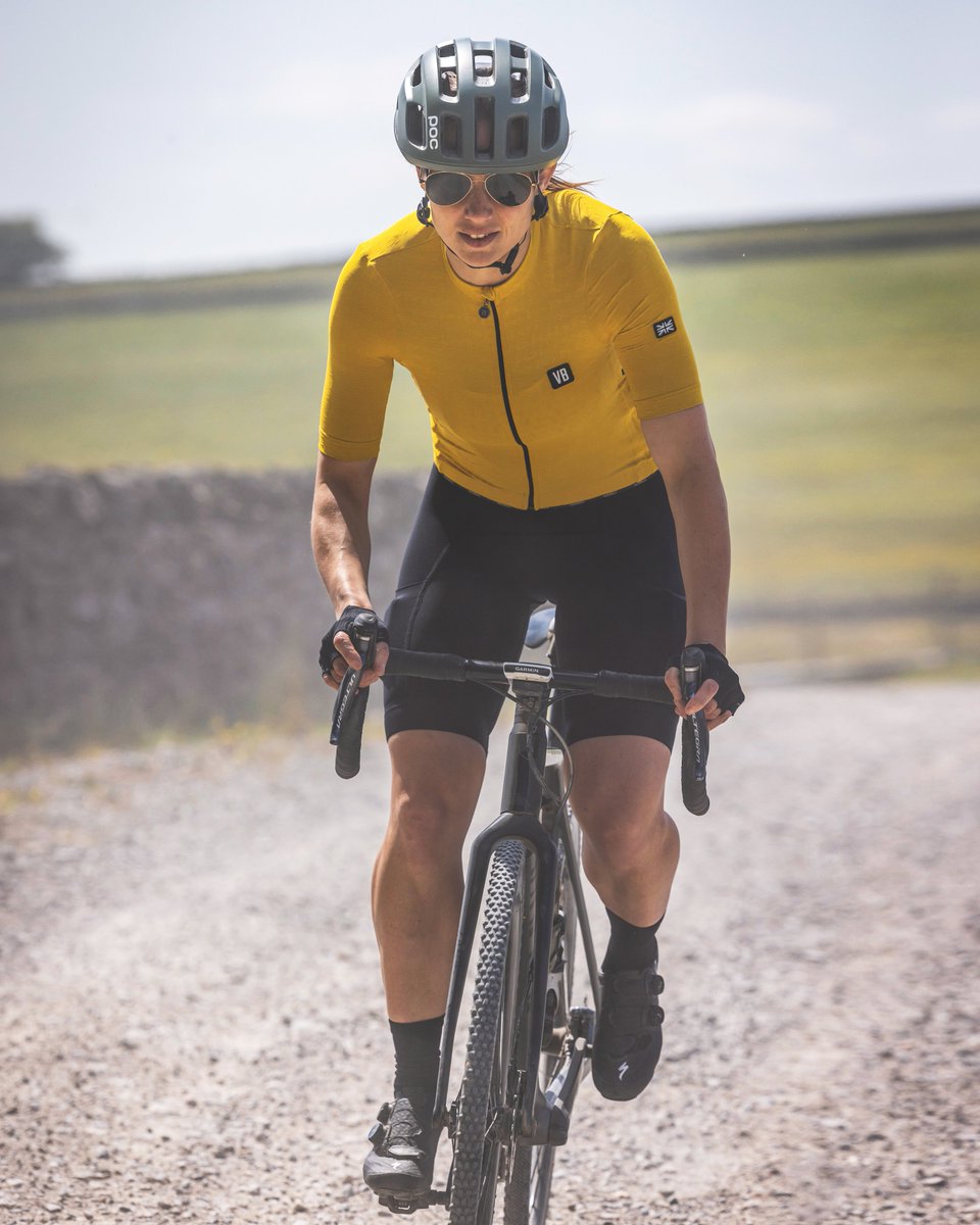 The Superlight Jersey is purpose-built to deliver comfort and performance on your warmest rides. Built from a fabric that weighs only 120g per m2, it is light, extremely breathable, and cools you as you pick up the pace and change terrain.

velobici.cc/products?colle…