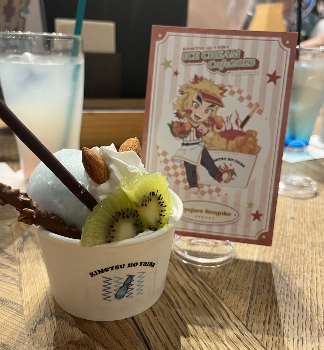 Aaaali51088's tweet photo. 無事にお祝いできて良かった🎉しかも煉獄さんのポスカ！うれしい😭

しかしデザート✖️アイスはキツいwほうじ茶飲みたくなりましたw https://t.co/oHyXw8epg2