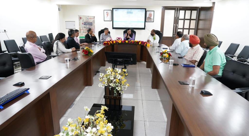 <a href="/ioclpunjab/">IndianOil Punjab</a> signed MoA with Sahara Health &amp; Dev. Soc for a #CSR project Aarogya:Outreach digital Health care program to be undertaken in Udhampur (J&amp;K). ED&amp;SH, PSO <a href="/kumaarj/">Jitendra Kumar</a> presided over the function.MoA was exchanged in presence of HODs.
<a href="/DirHR_iocl/">Director (HR), IndianOil</a> 
<a href="/DirMktg_iocl/">Director (Marketing), IndianOil</a> 
<a href="/IndianOilcl/">Indian Oil Corp Ltd</a>