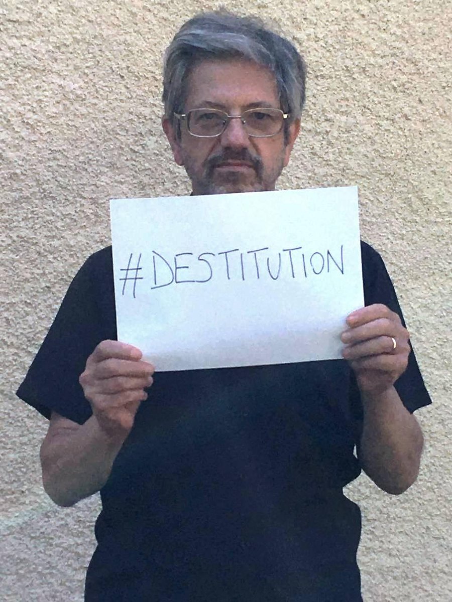 dupontaignan's tweet photo. Excellente initiative, sous l'impulsion de @David_vanH, pour en appeler à la destitution d'E. Macron partout en France.
Relayez un maximum et, vous aussi, partagez vos photos. Il faut que cela devienne viral ! https://t.co/AJNE1sCwDz