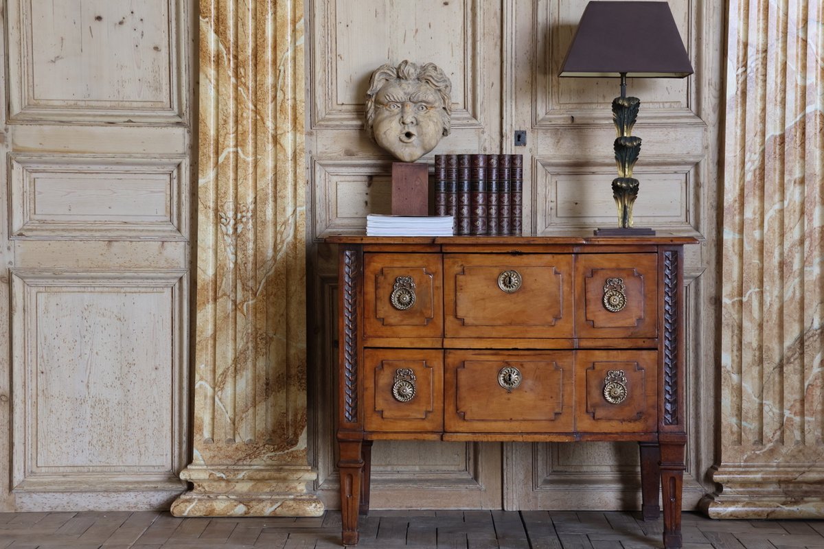 BrownriggUK's tweet photo. Late 18th century French Walnut Commode
https://t.co/CBPdjnAsPP
#walnutcommode #antiquecommode #walnutfurniture #antique #furniture https://t.co/Uj53NXns1e