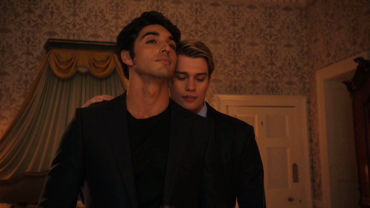 RWRBLAT's tweet photo. “‘Me enamore de una persona, que resulta ser un hombre y ese hombre resulta ser un príncipe. El conquistó mi corazón e hizo que mi vida fuera incomparablemente mejor. Amo a su Alteza Real”. 

#RWRBMovie 
#RedWhiteAndRoyalBlue https://t.co/v2palUYIAR