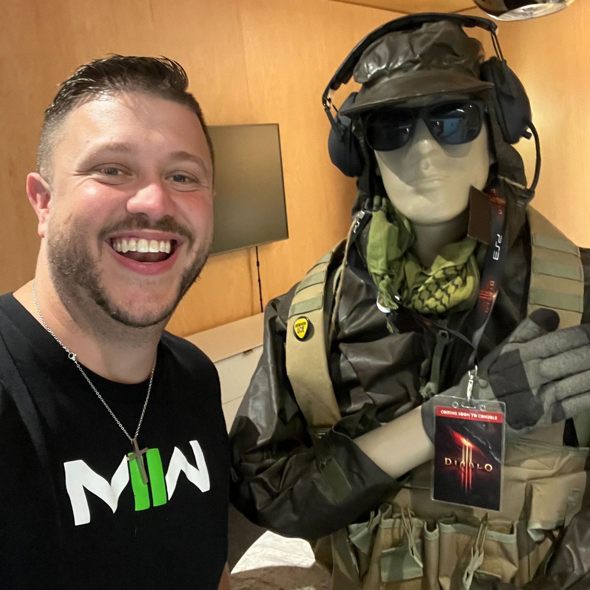 DexBadgett's tweet photo. If you're a gamer and you see this, I hope you have a great Friday 🎮🤝 https://t.co/oNIUkd1CyA