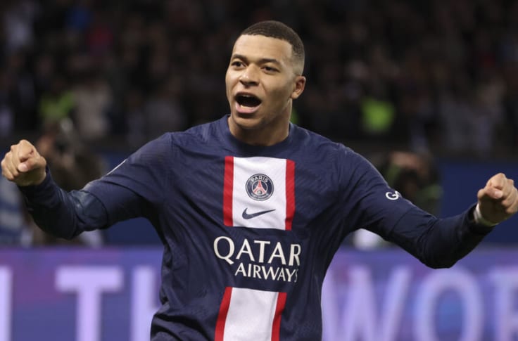 FootyyFrenzy's tweet photo. Kylian Mbappe has not been included in the squad for PSG's opener match against FC Lorient. Club has already warned mbappe that he will not get play time unless he renews contract or get sold this summer, while Mbappe's intention is to stay without renewal.
#Mbappe #PSG #Ligue1 https://t.co/DMXmt1O43O