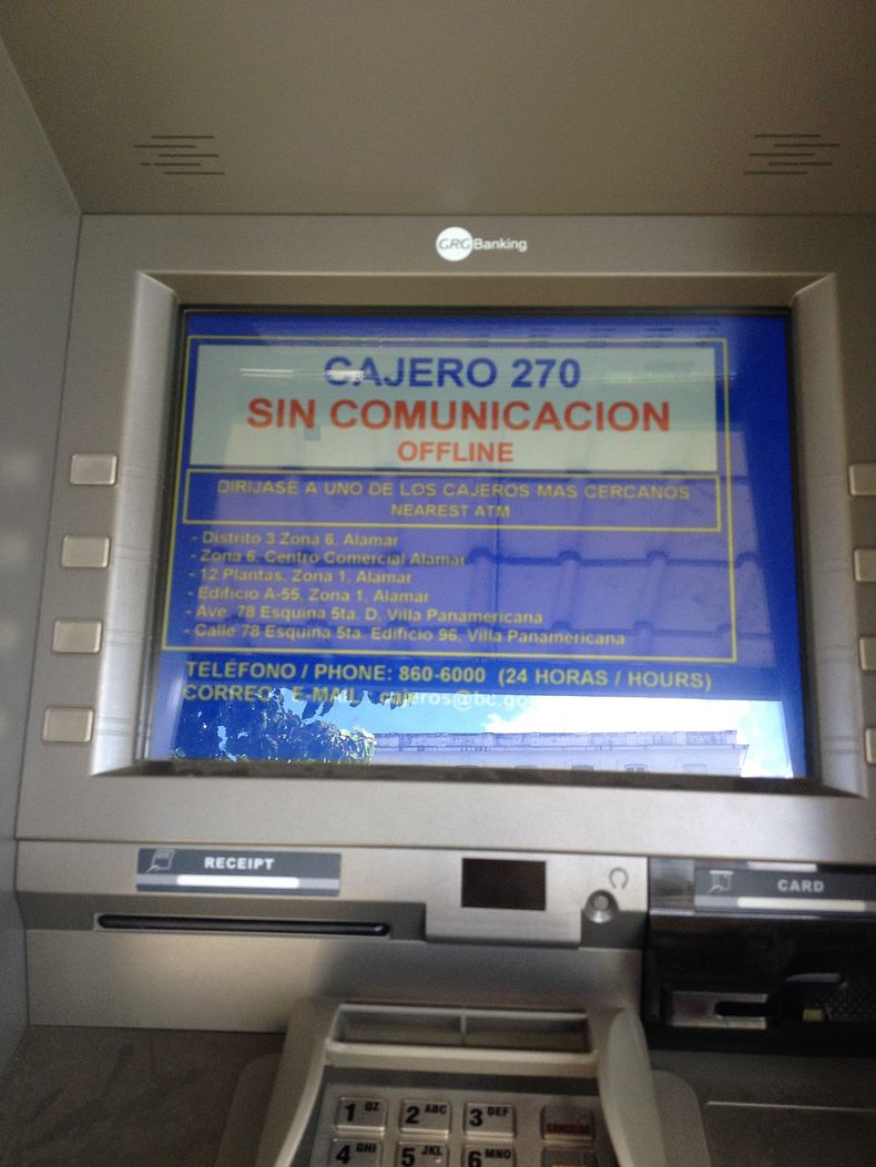 Los cajeros están en huelga. Bajo la protesta está la consigna " El sistema no funciona"