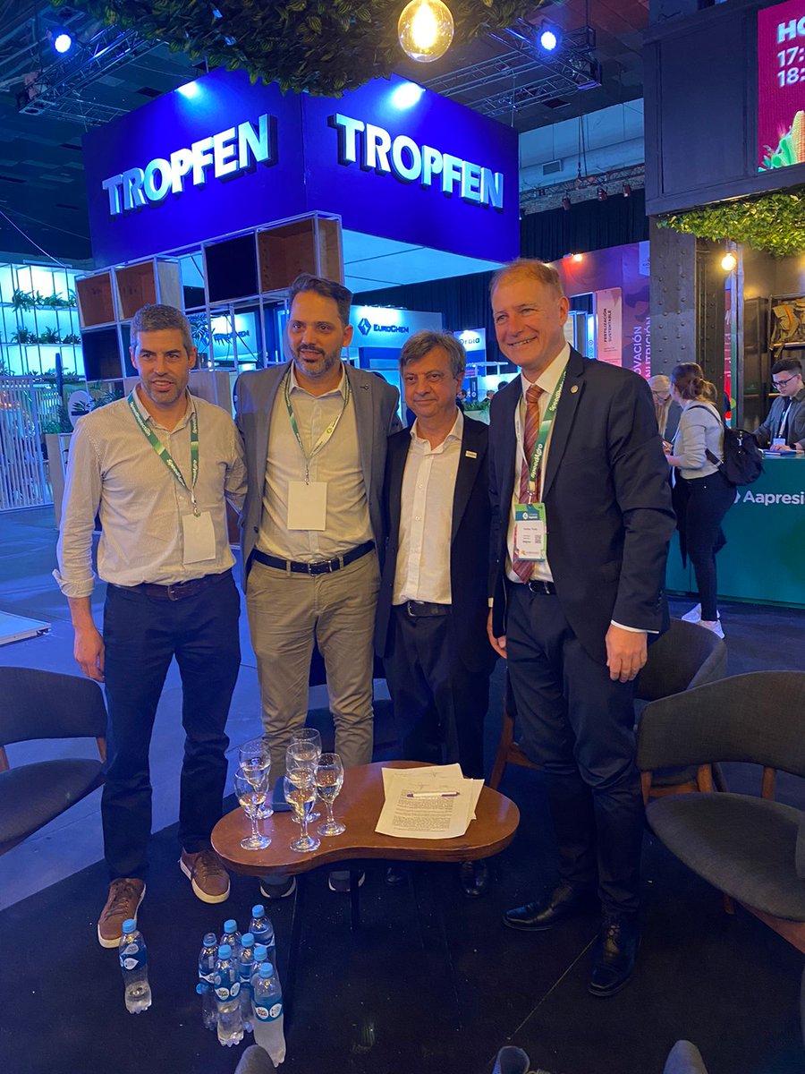 ✍️ En el marco de su Congreso Anual, firmamos un acuerdo de cooperación con <a href="/aapresid/">Aapresid</a>, con el fin de impulsar el desarrollo educativo y la difusión de las herramientas que brindan los mercados de derivados.