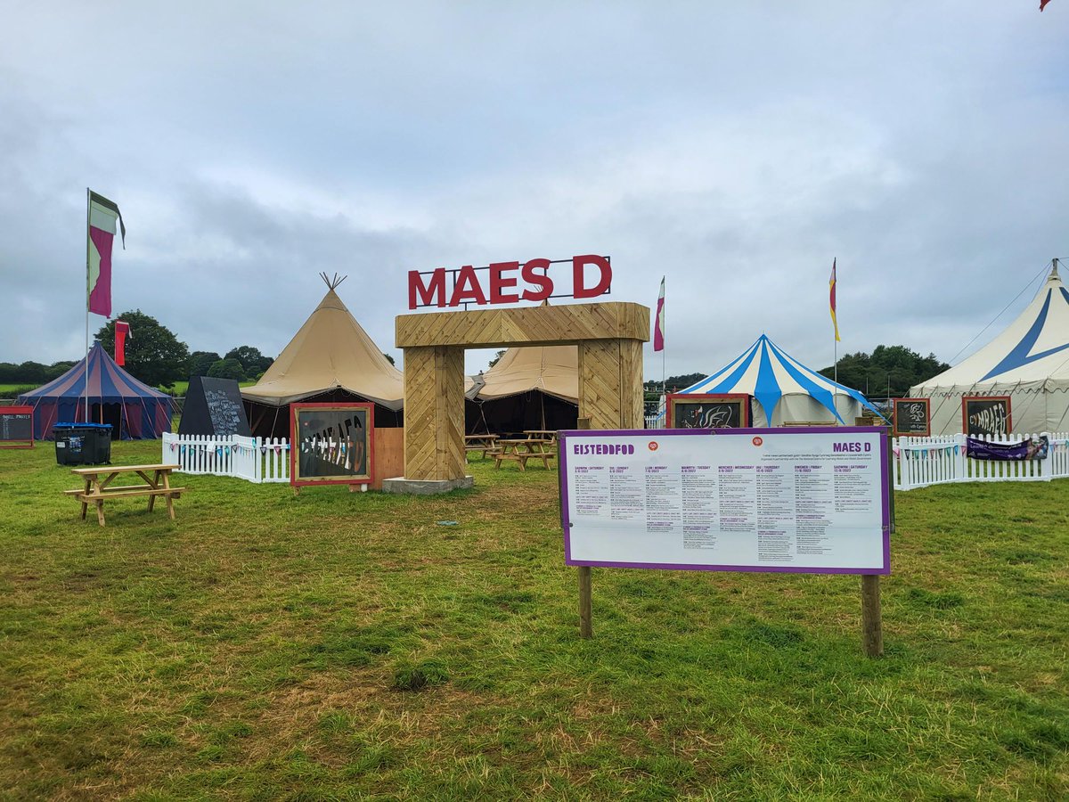 BBCRadioCymru's tweet photo. ๐ป Bore 'ma rhwng 0900-1100 bydd @NiaParry yn darlledu'n fyw o #MaesD @eisteddfod Llลทn ac Eifionydd ac ymhlith y gwesteion mae @MartynLlyn , Helen Prosser o @learncymraeg a @FSciarrilloxx @lingonewydd ๐ป @Cymraeg
https://t.co/phwD61AHfh https://t.co/CEvamJSuMz