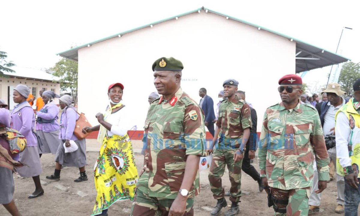 SundayMailZim's tweet image. #DefenceForcesDay2023

Zimbabwe Defence Forces Commander General Philip Valerio Sibanda greets patients who were receiving free medical treatment services during the ZDF Community Assistance Week at Gurungweni Secondary School in Chiredzi on Thursday
📸 Justin Mutenda