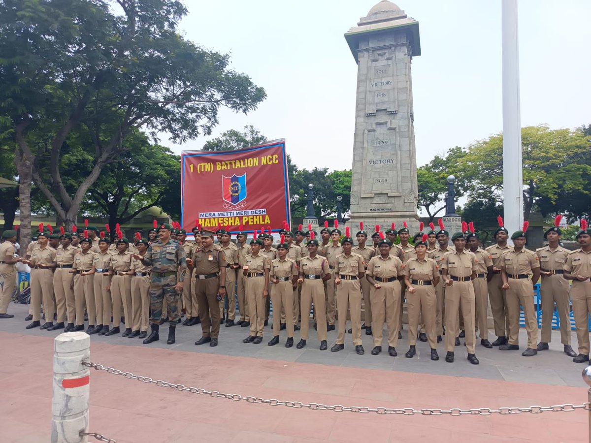 flyarul's tweet photo. Cadets of 1 Tamilnadu Batallion NCC, (Madras Group A) took a pledge during "Meri Mati Mera Desh Abiyan" Activity at Victory War Memorial Chennai @Def_PRO_Chennai @HQ_DG_NCC @PIB_India @ https://t.co/hPW8TlRAOh
