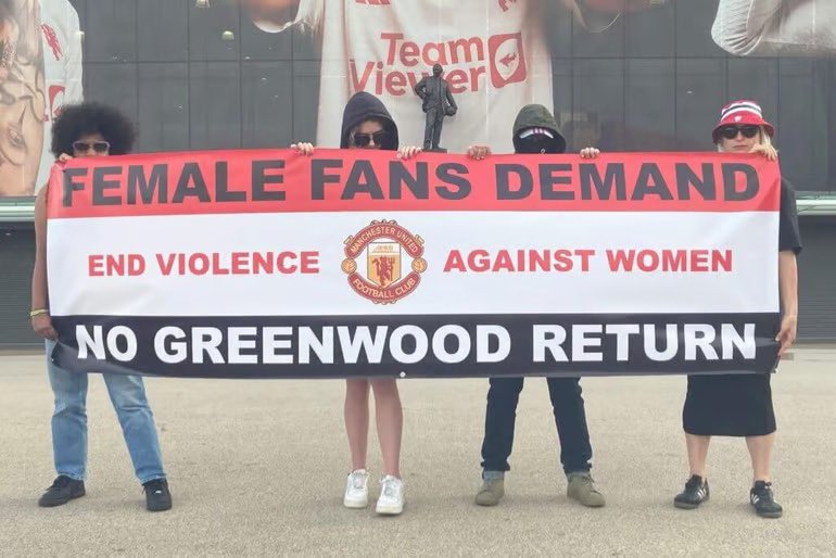 🚨 A group of Manchester United fans are planning protests to let the club know they don't want Mason Greenwood back. Their banner will be on display before Monday’s game against Wolves. #MUFC [<a href="/DTathletic/">Daniel Taylor</a>]
