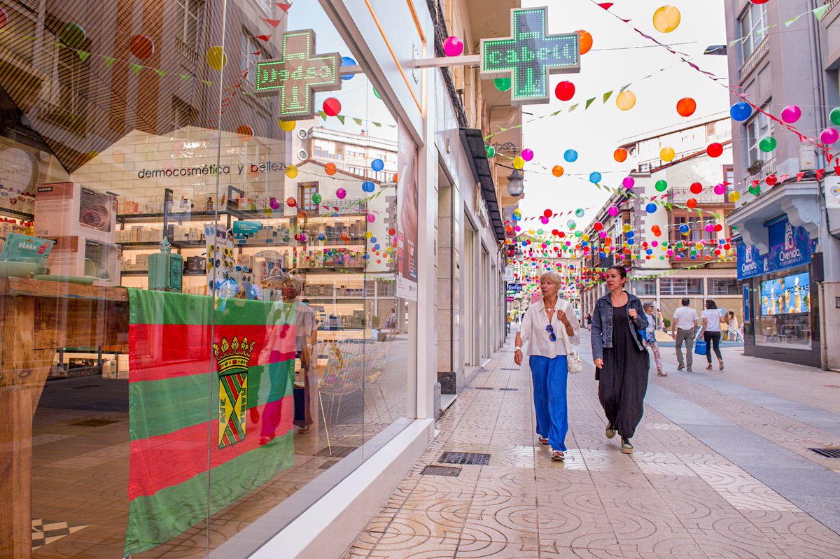Torrelavega_es's tweet photo. 💚❤️💚❤️💚HOY COMIENZAN LAS FIESTAS DE #TORRELAVEGA y se nota en calles, comercios, balcones...
🥳Torrelaveguenses y visitantes
🎉Todos a disfrutar de #LaPatrona2023
👉Consulta el programa en web https://t.co/kPIbfVq1QP
#FiestasVirgenGrande #Torrelavega #Torrelaveganízate https://t.co/TCYV8W8rqY
