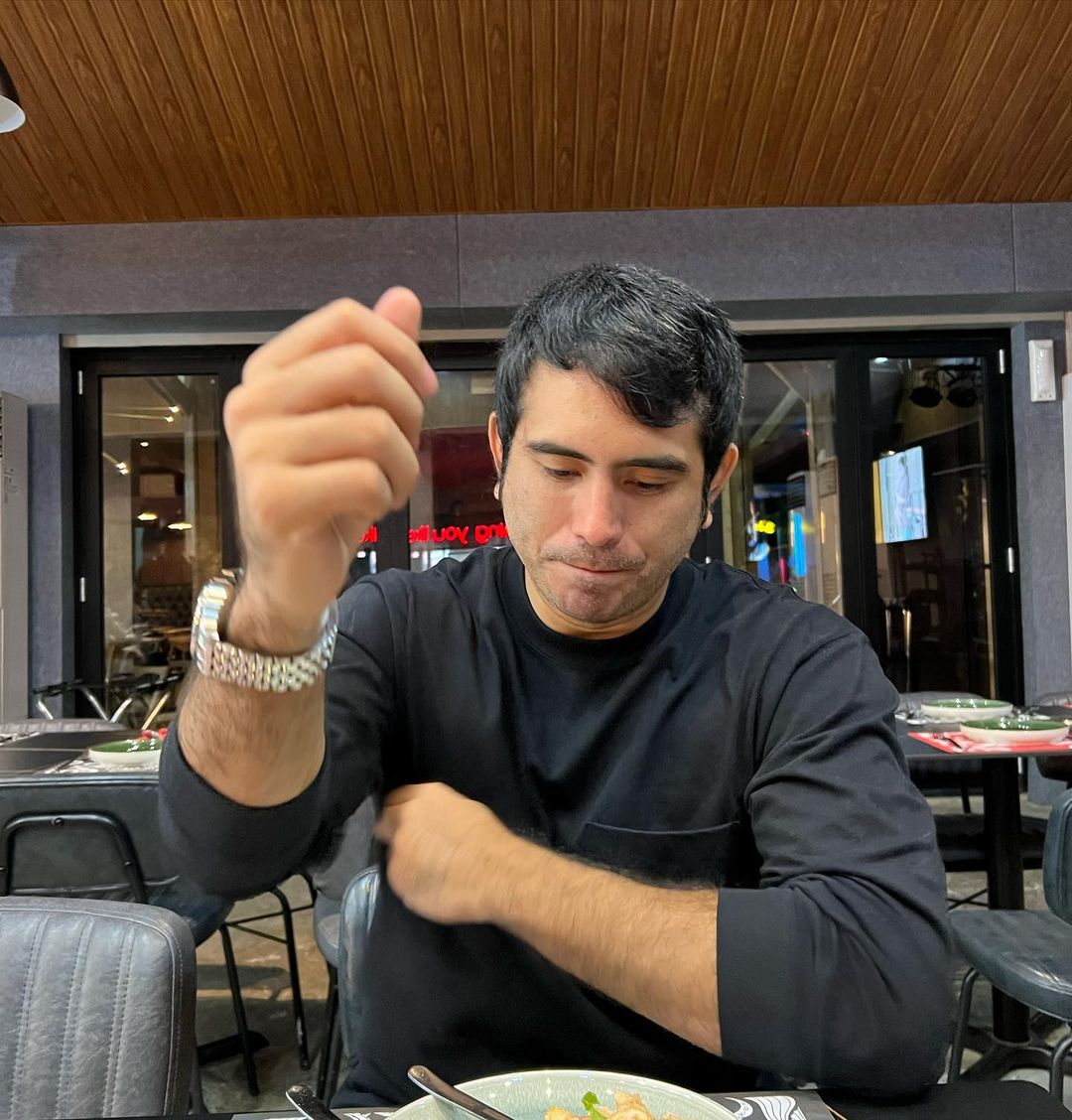 andersongeraldjr Instagram Update:

Lunch here,is an experience 😋 @finandclawmnl

#GeraldAnderson
#RjAnderson
<a href="/TGAForg/">Gerald Anderson JR</a>