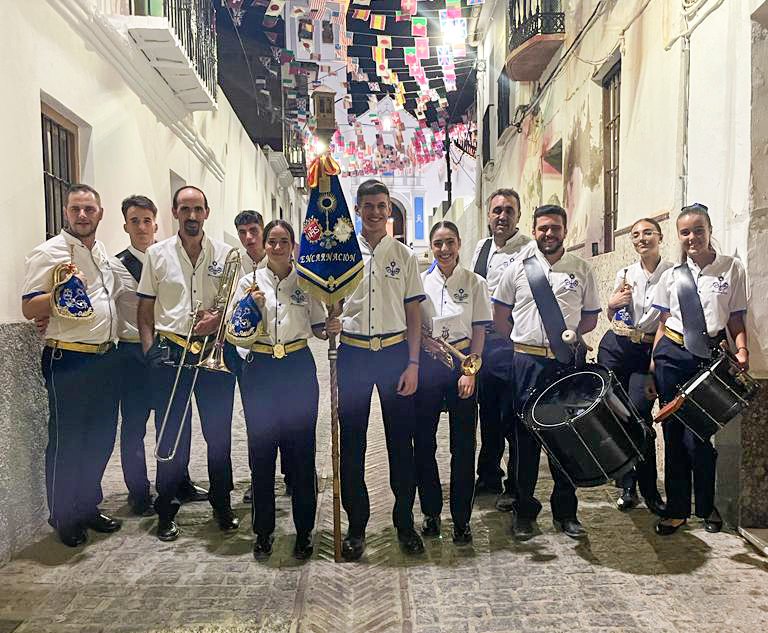 BctEncarnacion's tweet photo. Hoy hemos nuestros músicos, con los amigos de @BCT_veracruz en la salida de sus puertas abiertas celebradas hoy, #40deveracruz 💚

Desde estas líneas agradecemos el trato recibido y el rato que hemos compartido, los más de 250 músicos de distintas formaciones en la tarde de hoy. https://t.co/nDnJk0ped9