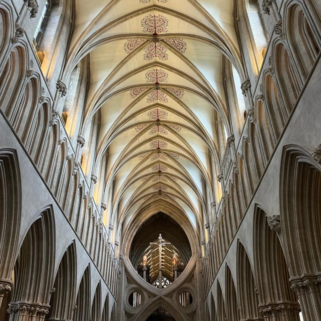 engcathedrals's tweet photo. Was passing by so rude not to.
A visit to @WellsCathedral1 and got to see a chained library, a squint window (more later about that), a sentinel, the wishbone arches and much more gorgeousness.
#Wells #ChainedLibrary #SquintWindow #Sentinel #WishboneArches #ExploringWells https://t.co/19F5nHX5KD
