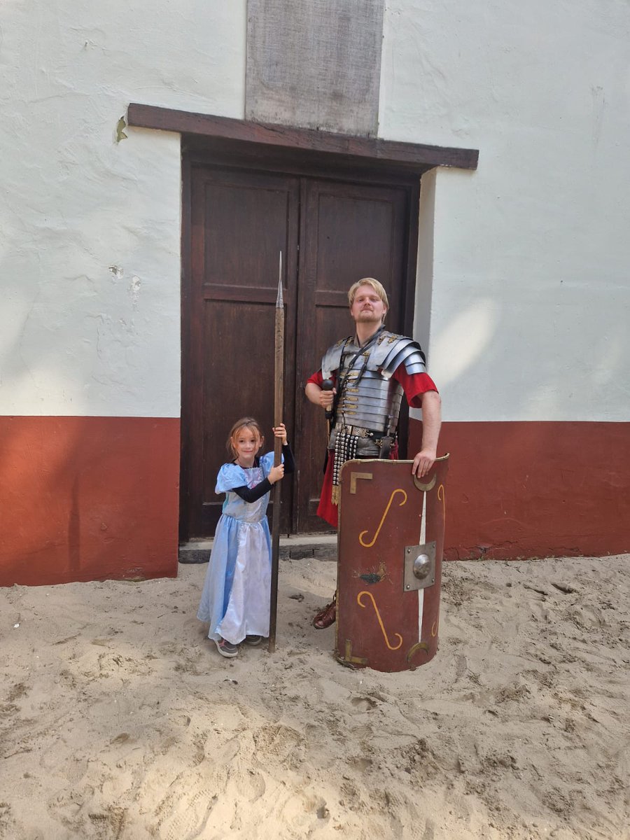 x_clueless's tweet photo. Went back in time yesterday, from stone age up to early medieval. Painted rocks. Exercised with the roman soldiers and played ring toss with a viking.
Amazing day. #Archeon https://t.co/8ad4JpzXLI