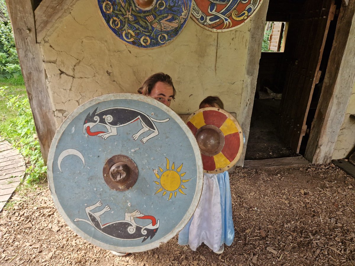 x_clueless's tweet photo. Went back in time yesterday, from stone age up to early medieval. Painted rocks. Exercised with the roman soldiers and played ring toss with a viking.
Amazing day. #Archeon https://t.co/8ad4JpzXLI