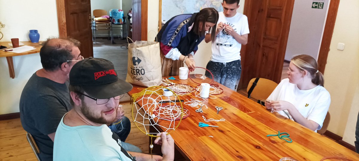 During the #IHaveDream #ATDYouth Gathering in #HausNeudorf #Gerswalden, we learn today how to catch dreams!
The gathering is supported by <a href="/pnwm_dpjw/">PNWM</a> <a href="/dpjw_pnwm/">DPJW</a>! #IHaveaDream60 #LivingTheLegacy. #MLK did his #ChangeMaker speech on 28/8/1963. #IYD2023
#YouthDay <a href="/Uckermarkkurier/">Uckermarkkurier</a>