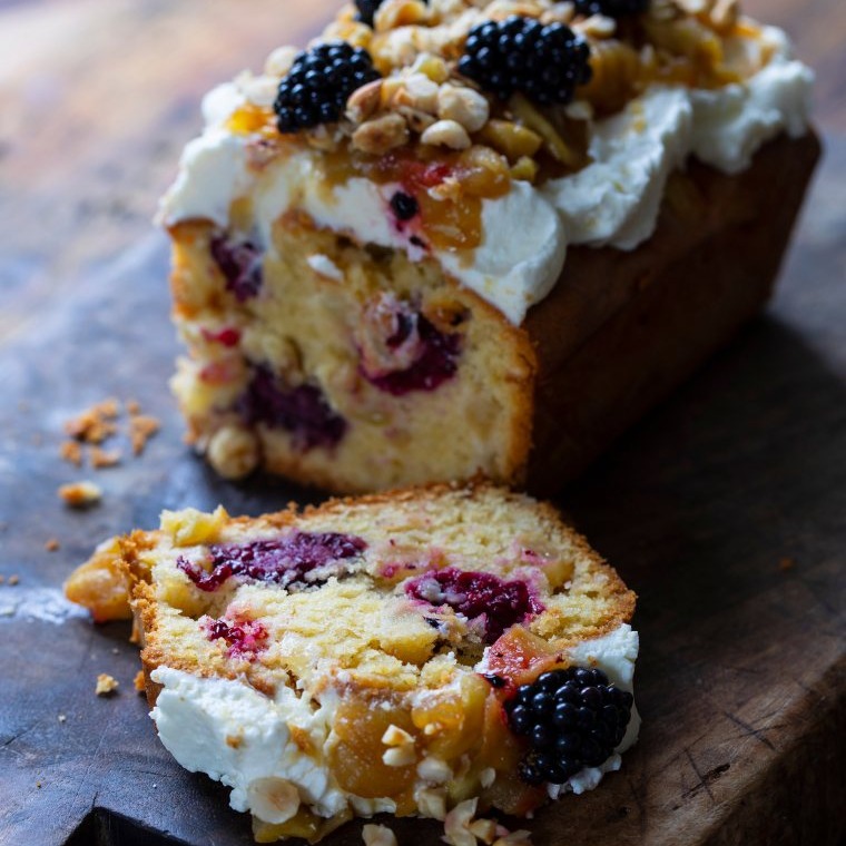 Spotted the blackberries and wondering what you could do with them? Try our scrumptious Blackberry, Almond and Walnut Loaf! Perfect for these long, August afternoons 🌻🌞

Full recipe here: sharphampark.com/recipes/articl…