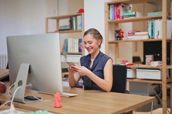 iHub_UK's tweet photo. Why choose VoIP for your school? 

Whether you’re a primary, secondary, college or university a VoIP call plan can make life easier for you &amp; your staff. 

With standard features like: 
✅Call queues
✅Auto-attendant
✅Call reporting
And more!

⏩Go to: https://t.co/HDPkc6xkdT https://t.co/Qpi5v1dPXH