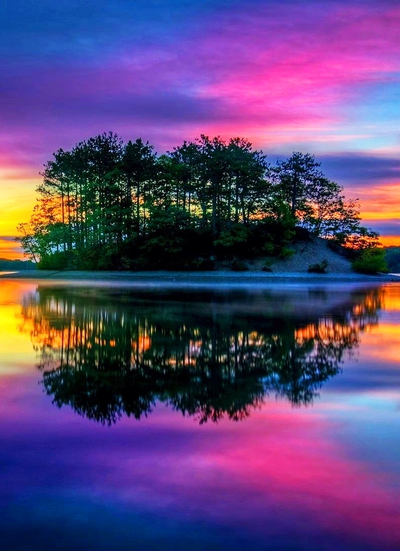 Colorful sunset beyond the island is mirroring on a lake

#nature #naturephotography #naturebeauty #scenery #outdoors #lake #sunset