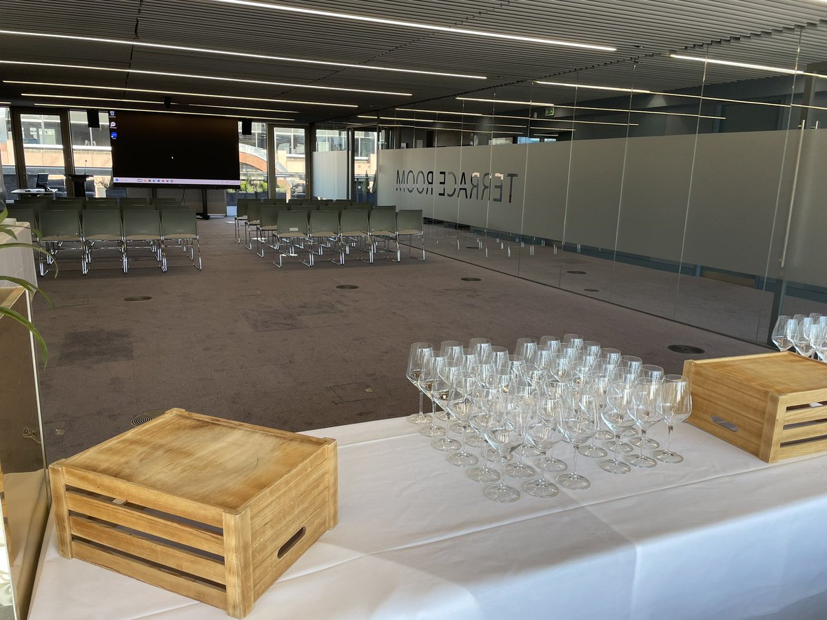 Our Terrace Space is not only ideal for Summer Parties, but also for meetings and training sessions, for up to 60 guests.  We are offering a 20% discount on our standard rates for the month of August.
#terracespace #londonvenue #meeetingroom #training #awaydays #corporatemeeting