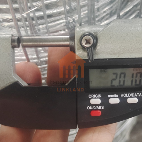 wangxu667886's tweet image. Cattle fencing is a fencing material commonly used in agriculture and animal husbandry to enclose livestock and protect a farm or ranch. If you need it you can contact me anytime, looking forward to cooperating with you.
📷Web: linklandfence.com
#Bullfence #fencenet