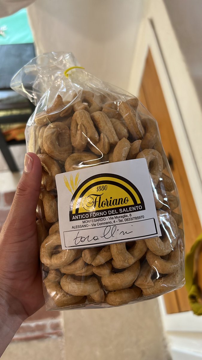 It s a my present for Californian guests. Absolutely must taste them before leaving 
#bbmasseriadellerose1760 #californianguests #travelinitaly #tarallini #puglia #foodtast